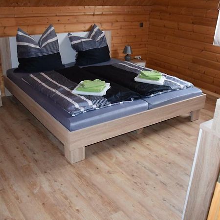 Fuenfeichener Weg 16 Apartman Eisenhüttenstadt Kültér fotó